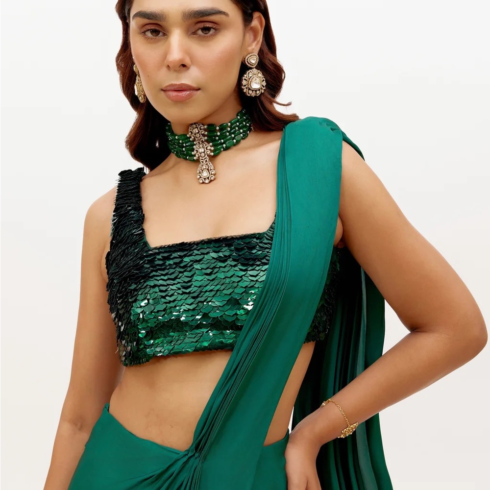 NWOT Sani Raya Emerald Green Sequin Crop Top and Saree Set